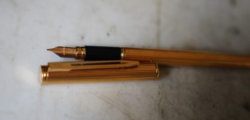STYLO PLUME WATERMAN PL. OR GODRONS - PLUME EN OR MASSIF 18 CARATS