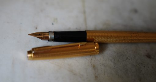 STYLO PLUME PARKER 75 PL. OR FINITION GRAIN D'ORGE - PLUME OR MASSIF 18 CARATS LARGE