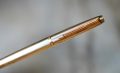 STYLO PLUME PARKER 75 PL. OR FINITION GRAIN D'ORGE - PLUME OR MASSIF 18 CARATS LARGE – Image 2