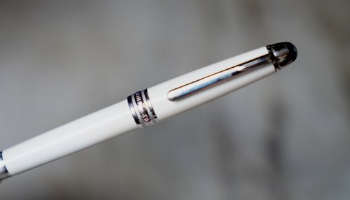 STYLO PLUME MONTBLANC TRIBUTE TO THE MONTBLANC LAQUE BLANCHE PLATINUM _ PLUME OR MASSIF 18 CARATS