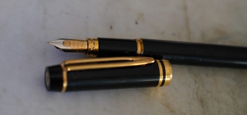 STYLO PLUME WATERMAN MAN 100 EN RESINE NOIRE - PLUME EN OR MASSIF 18 CARATS