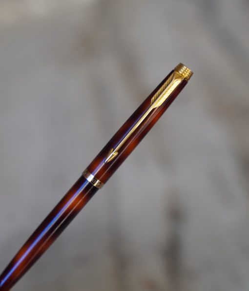 STYLO BILLE PARKER 75 FINITION LAQUE AGATHE & PL. OR 18 CARATS - RARE