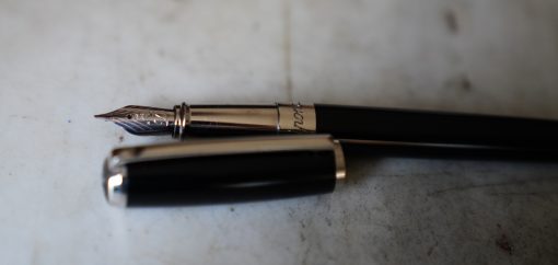 STYLO PLUME S.T. DUPONT ELYSEE LAQUE NOIRE PLATINUM - PLUME OR MASSIF 14 CARATS
