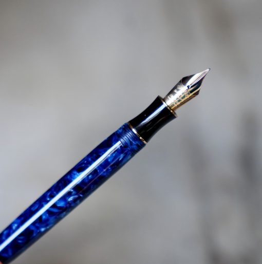 STYLO PLUME SHEAFFER BALANCE EN RESINE BLEU MARBREE- PLUME OR MASSIF 18 CARATS
