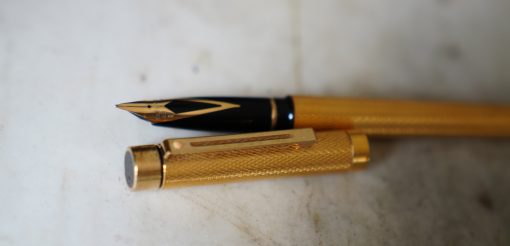 STYLO PLUME SHEAFFER TARGA PL. OR - FINITION GRAIN D'ORGE - PLUME OR 18 CARATS