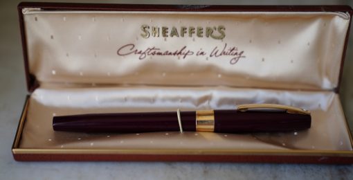 STYLO PLUME SHEAFFER IMPERIAL A POMPE RESINE BORDEAUX PLUME OR MASSIF 14 CARATS