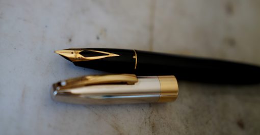 STYLO PLUME SHEAFFER LEGACY HERITAGE DOUE CAPUCHON METAL LISSE - PLUME OR MASSIF 18 CARATS