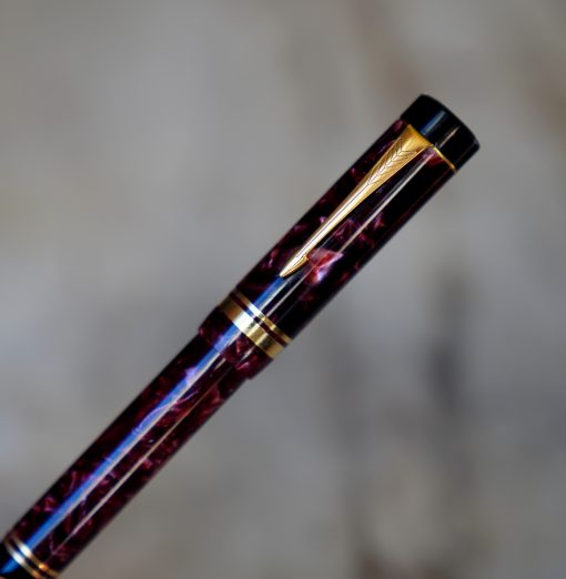 STYLO PLUME PARKER DUOFOLD CENTENNIAL RESINE VIOLET MARBREE-PLUME OR MASSIF 18 CARATS