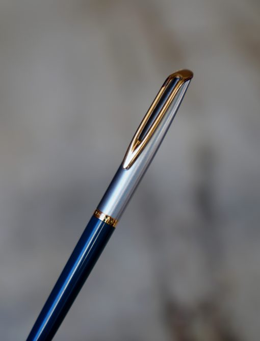 STYLO BILLE WATERMAN CF EN RESINE BLEU GRIS - CAPUCHON METAL CHROME & PL. OR