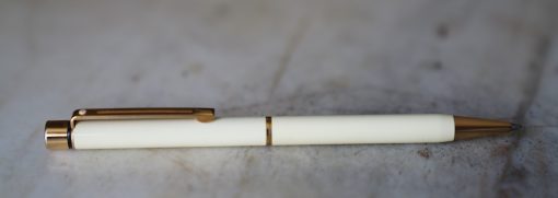 STYLO BILLE SHEAFFER TARGA EN LAQUE BLANCHE & PL. OR 18 CARATS - RARE VERSION
