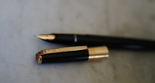 STYLO PLUME PILOT EN RESINE NOIRE - PLUME EN OR MASSIF 18 CARATS