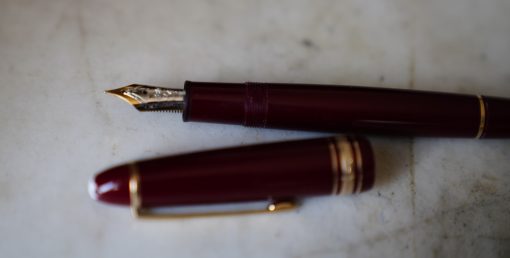 STYLO PLUME MONTBLANC MEISTERSTÜCK 147 TRAVELLER BORDEAUX - PLUME OR MASSIF 18 K