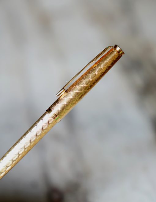RARE STYLO BILLE PARKER 35 PL. OR 18 CARATS - FINITION LOSANGES