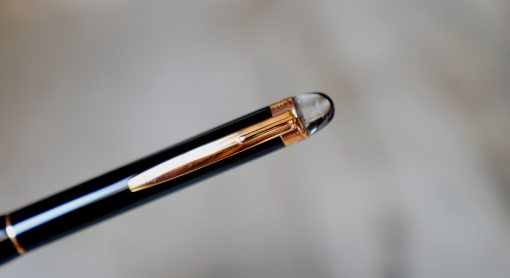 STYLO BILLE MONTBLANC STARWALKER EN RESINE NOIRE - FINITION PL. OR ROSE