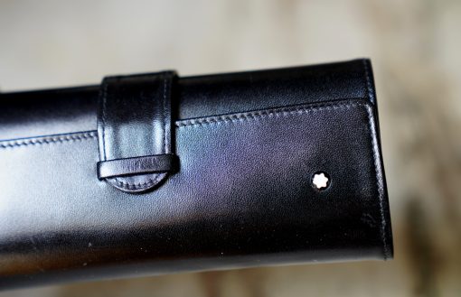 A STYLOS A MONTBLANC TRAVELLER EN CUIR NOIR - MODELE A RABAT
