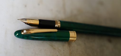 STYLO PLUME SHEAFFER CREST LAQUE VERTE MARBREE - PLUME EN OR MASSIF 18 CARATS