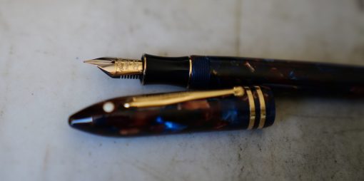 STYLO PLUME SHEAFFER BALANCE EN RESINE BRUNE BLEU MARBREE- PLUME OR MASSIF 18 CARATS