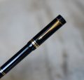 STYLO PLUME PARKER DUOFOLD CENTENNIAL PREMIERE GENERATION - PLUME EN OR MASSIF 18 CARATS – Image 2