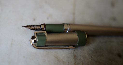 STYLO PLUME S.T. DUPONT OLYMPIO DRILL VERT - PLUME EN OR MASSIF 18 CARATS