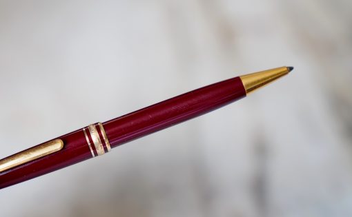 STYLO BILLE MONTBLANC MEISTERSTÜCK EN RESINE BORDEAUX & PL. OR 18 CARATS