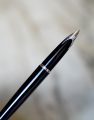 STYLO PLUME WATERMAN CARENE LAQUE NOIRE FINITION PLATINUM - PLUME EN OR MASSIF 18 CARATS – Image 2