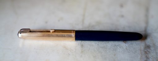 STYLO PLUME PARKER 51 RESINE BLEU FONCE & PL. OR - PLUME OR MOYENNE
