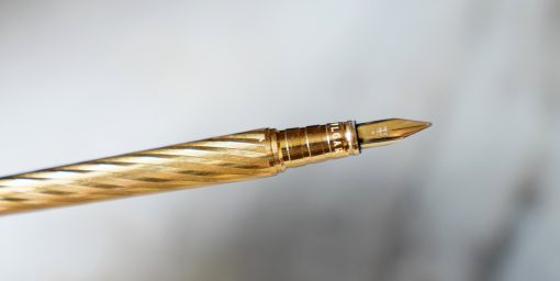 STYLO PLUME BVLGARI PL. OR TORSADE & LISSE - PLUME EN OR MASSIF 18 CARATS
