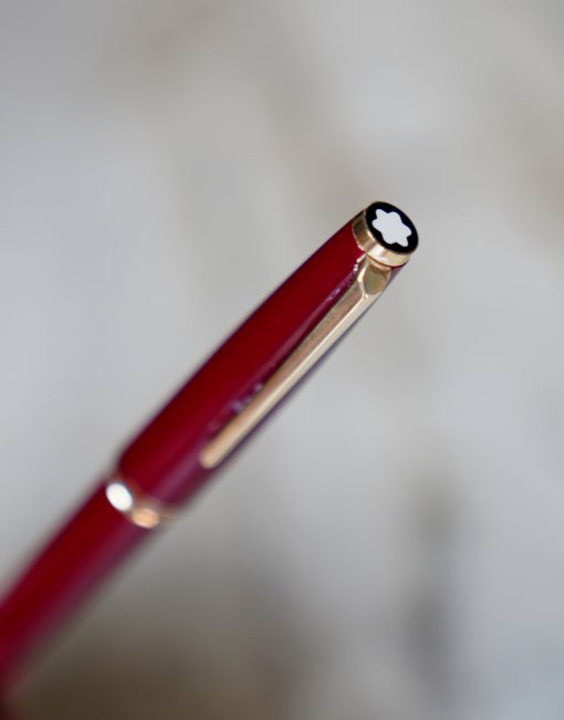 STYLO PLUME MONTBLANC CLASSIC EN RESINE BORDEAUX - PL.UME DOREE MOYENNE