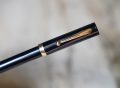 STYLO PLUME SHEAFFER EN RESINE NOIRE & METAL PL. OR - PLUME LARGE - MADE IN USA – Image 2