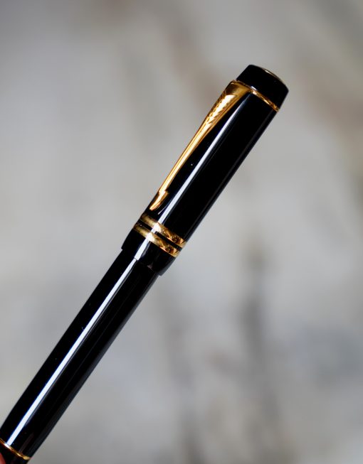 STYLO ROLLER PARKER DUOFOLD EN RESINE NOIRE - FINITION PL. OR 18 CARATS