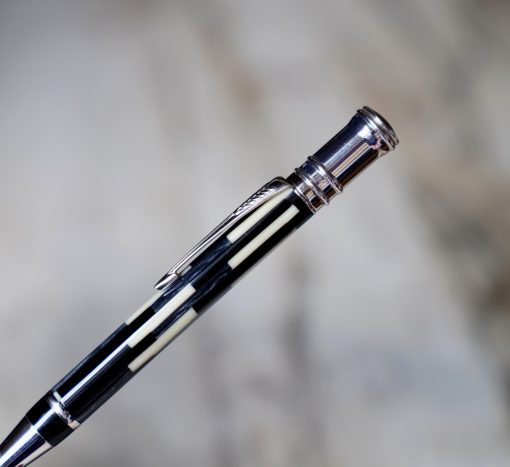 STYLO BILLE PARKER DUOFOLD MOSAÏQUE EN RESINE GRISE & NOIRE - FINITION PLATINUM