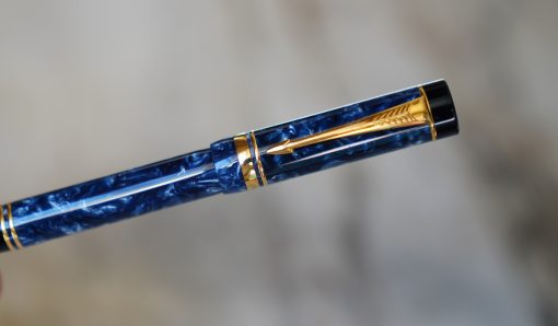 STYLO ROLLER PARKER DUOFOLD EN RESINE BLEUE MARBREE & PL. OR 18 CARATS