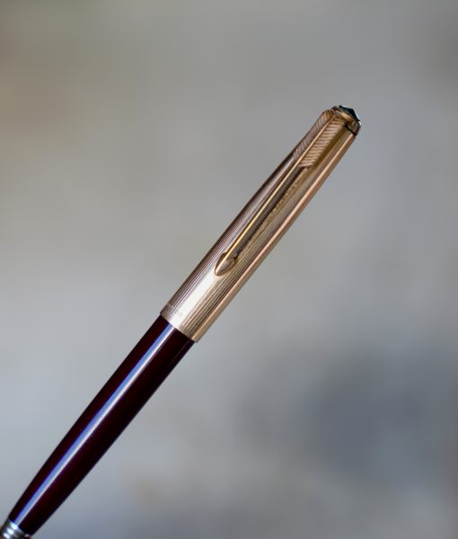 STYLO PORTE-MINES PARKER EN RESINE BORDEAUX & CAPUCHON PL. OR - FINITION LIGNEE
