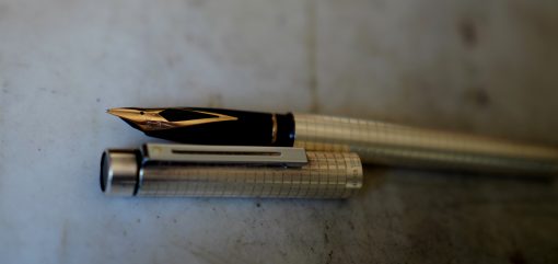 STYLO PLUME SHEAFFER TARGA EN ARGENT MASSIF 925 FINITION QUADRILLE - PLUME EN OR MASSIF 14 CARATS