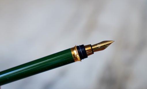 STYLO PLUME S.T. DUPONT MONTPARNASSE XL LAQUE DE CHINE VERT FONCE - PLUME EN OR MASSIF 18 CARATS