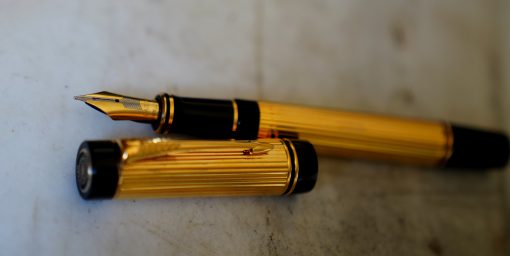 STYLO PLUME PARKER DUOFOLD CENTENNIAL PL. OR GODRONS - PLUME EN OR MASSIF 18 CARATS