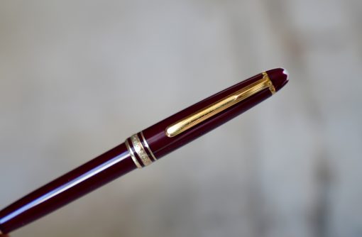 STYLO BILLE MONTBLANC MEISTERSTÜCK EN RESINE BORDEAUX & PL. OR 18 CARATS