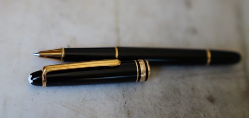 STYLO ROLLER MONTBLANC MEISTERSTÜCK EN RESINE NOIRE & FINITION PL. OR 18 CARATS