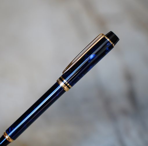 STYLO BILLE WATERMAN MAN EN RESINE BLEUE MARBREE & PL. OR 18 CARATS