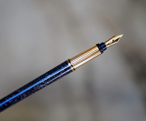 STYLO PLUME CARTIER MUST LAQUE GRISE FINITION GRANIT - PLUME EN OR MASSIF 18 CTS - RARE