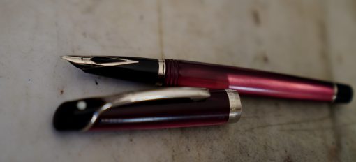 STYLO PLUME SHEAFFER VALOR EN RESINE ROUGE IRISEE & PLATINUM- PLUME OR 14 CARATS