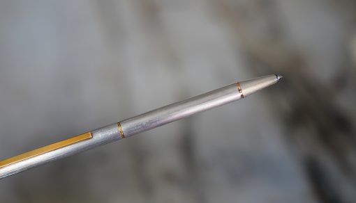 STYLO BILLE S.T. DUPONT CLASSIC EN METAL BROSSE & PL. OR 18 CARATS