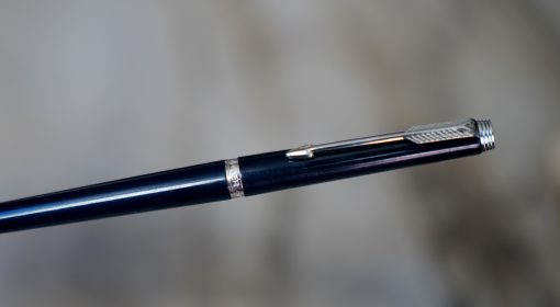 STYLO PLUME PARKER 180 FINITION LAQUE NOIR PLATINUM - PLUME METAL