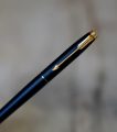 STYLO PLUME PARKER 75 LAQUE NOIRE MAT- PLUME OR MASSIF 18 CARATS FINE – Image 2