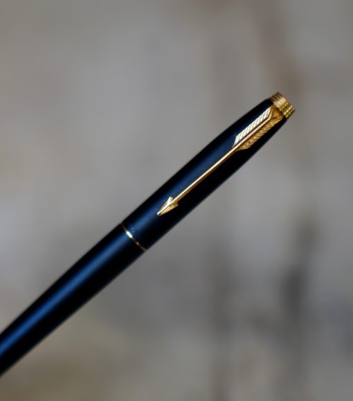 STYLO PLUME PARKER 75 LAQUE NOIRE MAT- PLUME OR MASSIF 18 CARATS FINE