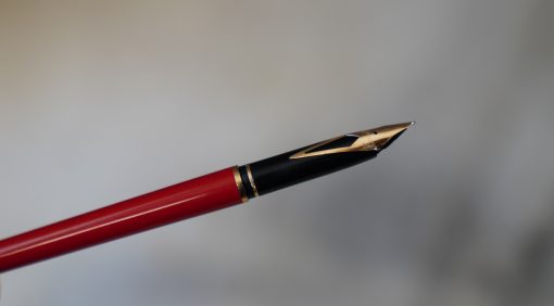 STYLO PLUME SHEAFFER TARGA SLIM LAQUE ROUGE - PLUME EN MASSIF OR 18 CARATS