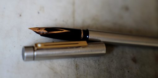 STYLO PLUME SHEAFFER TARGA FINITION METAL CHROME - PLUME EN MASSIF OR 14 CARATS