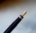 STYLO PLUME OMAS 360 RESINE NOIRE - PLUME OR MASSIF 18 CARATS- TAILLE M - GRANDE VERSION – Image 13