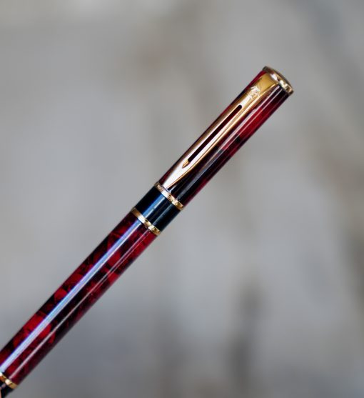 STYLO ROLLER WATERMAN LAUREAT EN LAQUE ROUGE MARBREE - FINITION PL. OR 18 CARATS