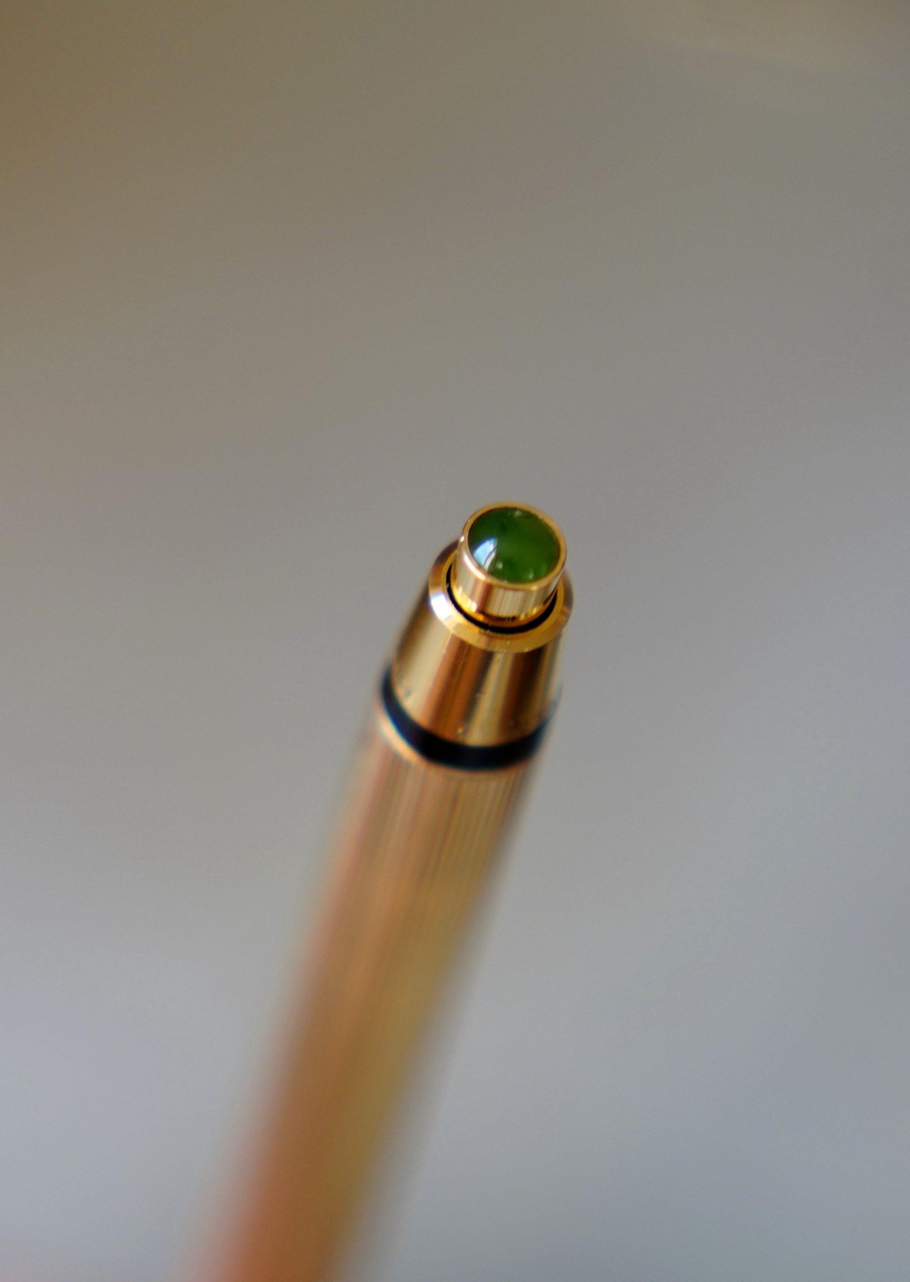 STYLO PARKER EN METAL PL. OR 18 CT - VERT JADE - FINITION LIGNEE - 123 MM